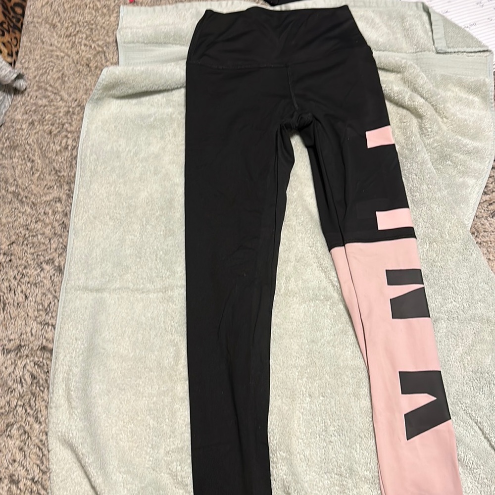 NWOT  Victoria’s Secret PINK Ultimate leggings XS